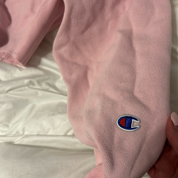 Cute light pink champion cropped sweater - Picture 2 of 3